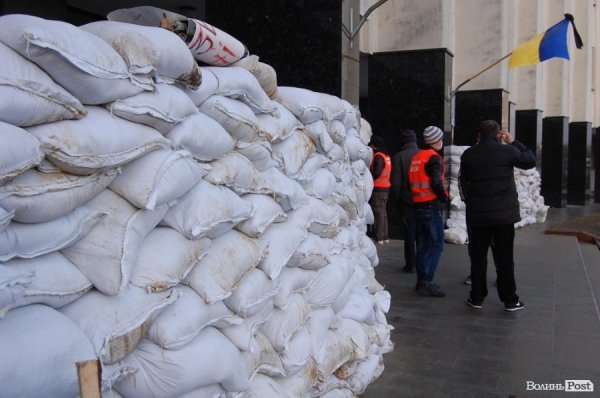 Волинська ОДА: ніч і ранок після штурму. ФОТО