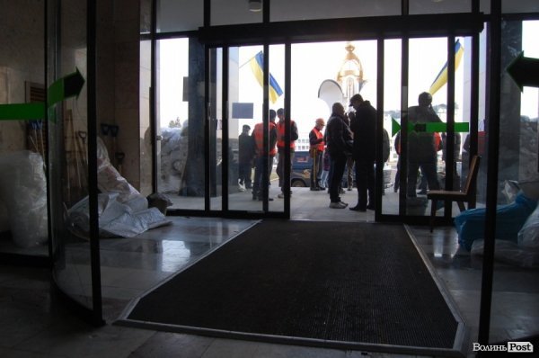 Волинська ОДА: ніч і ранок після штурму. ФОТО