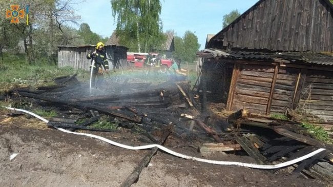 На Волині в пожежі згоріли дві автівки