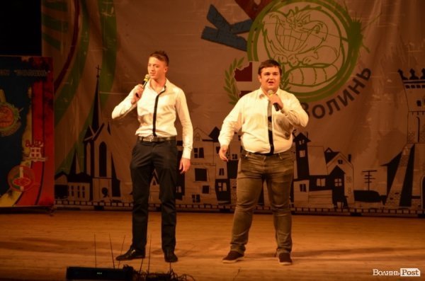 «Горохівський весільний лімузин, щоб розвернутися, їде в Луцьк», ‒ кавеенщики. ФОТО