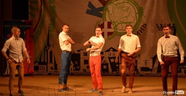 «Горохівський весільний лімузин, щоб розвернутися, їде в Луцьк», ‒ кавеенщики. ФОТО