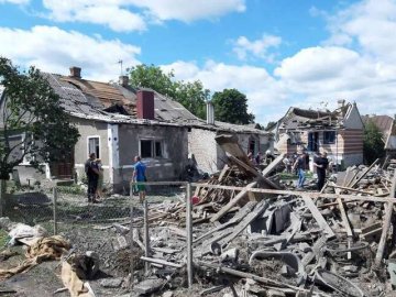 У будинку, який вщент розтрощило уламками у Дубовому, жили люди з Харкова