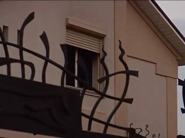 Невідомі помилково підпалили будинок сусіда Царьова. ФОТО. ВІДЕО