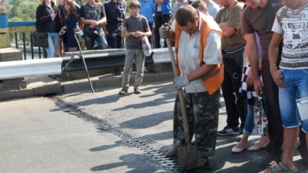 В Миколаєві намертво заасфальтували розвідний міст