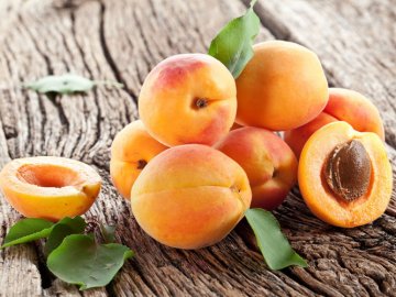 В Україні подорожчали абрикоси