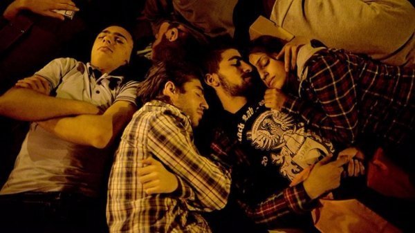 Мирний протест у Вірменії: танці, музика, діти, солодощі. ФОТО