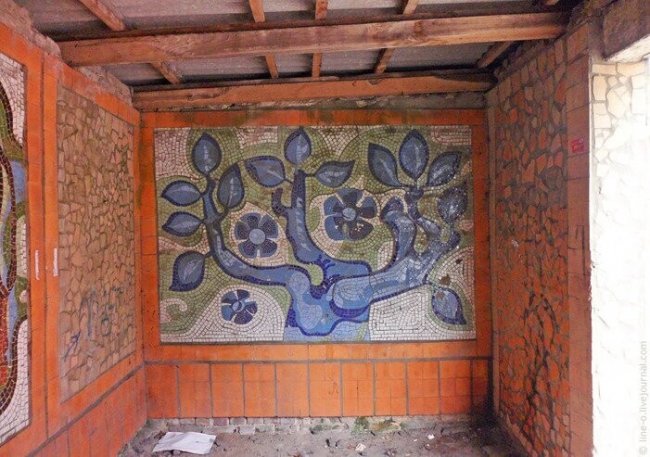 На Волині хочуть знести зупинку з авторською мозаїкою