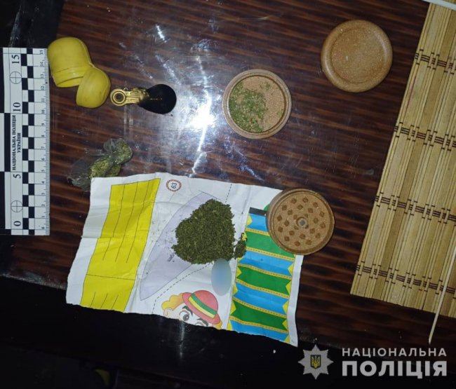 У 41-річного волинянина вдома знайшли арсенал зброї та наркотики