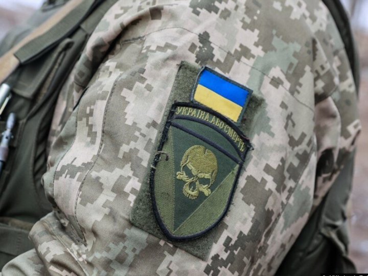 Військовий з Луцька за 7 тисяч доларів пообіцяв звільнити іншого зі служби. Суд його покарав 