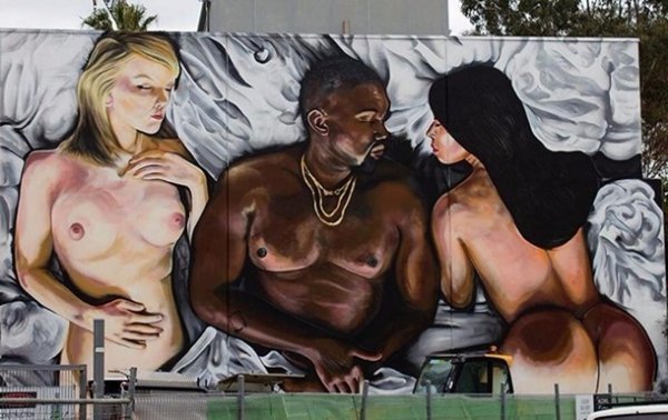 В Австралії голу Кім Кардашьян увіковічнили в муралі