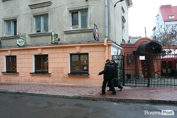 «На майдані коло церкви революція іде». Смачного і теплого Луцька!