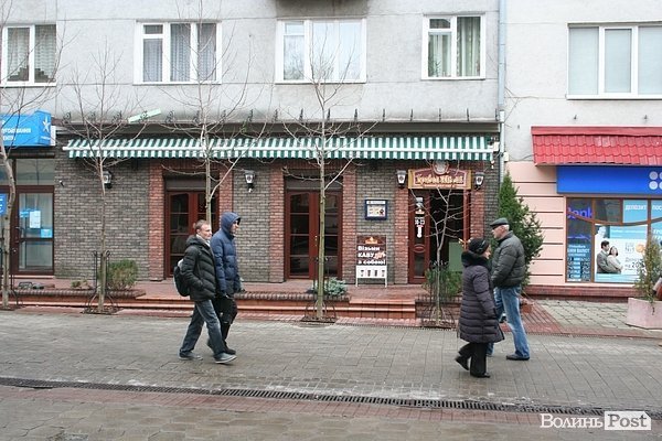 «На майдані коло церкви революція іде». Смачного і теплого Луцька!