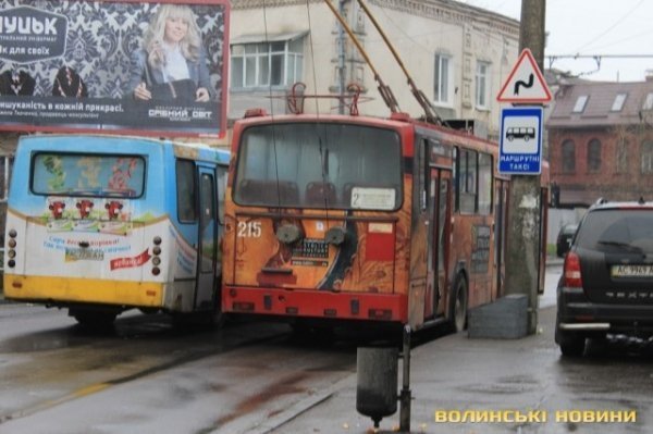 У центрі Луцька - великий затор. ФОТО