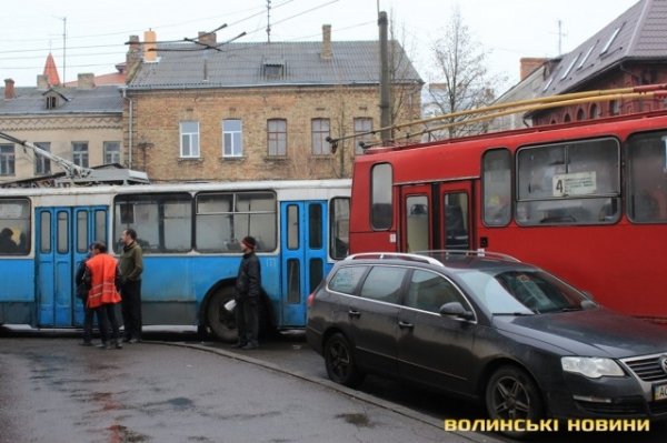 У центрі Луцька - великий затор. ФОТО
