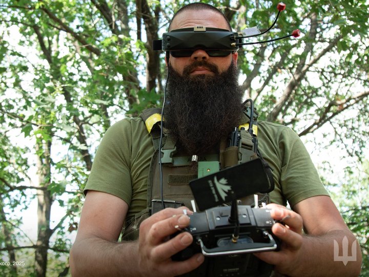 «Відпочиваю рідко, так час швидше минає», - найрезультативніший дронар волинської бригади