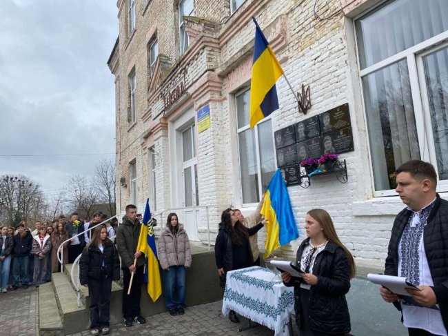 На фасаді ліцею на Волині відкрили меморіальну дошку на честь загиблого Героя-випускника. ФОТО