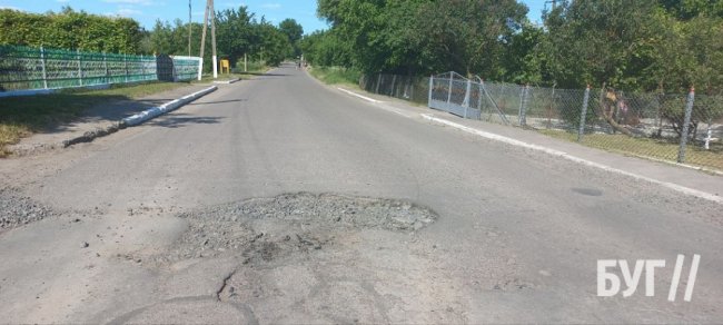 Жителі селища на Волині обурені станом дороги, якою «ні пройти, ні проїхати»