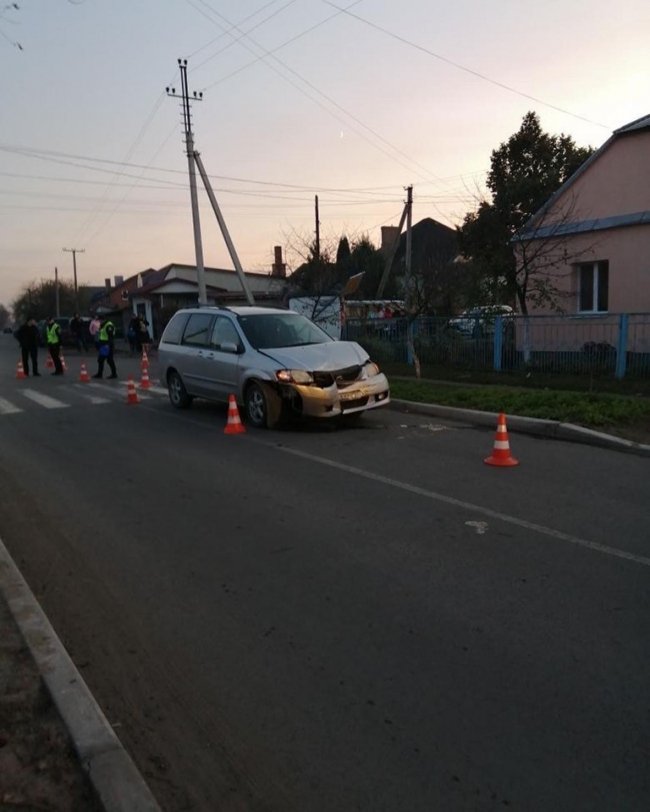 Мінівен перекинувся на дах: у місті на Волині – ДТП. ФОТО