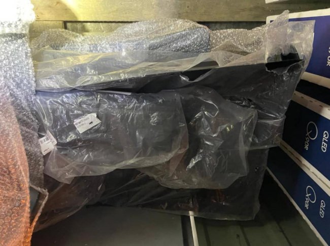 На «Ягодині» у «мерсі» знайшли контрабандні запчастини на понад 200 тисяч гривень. ФОТО