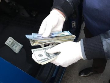 Вимагав понад півмільйона гривень: подробиці затримання у Луцьку скандального «земельника». ФОТО