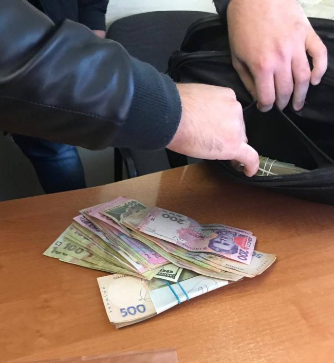 Волинського посадовця викрили на хабарі. ФОТО