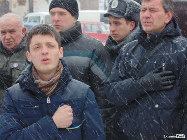 Віче на луцькому Євромайдані. ФОТО