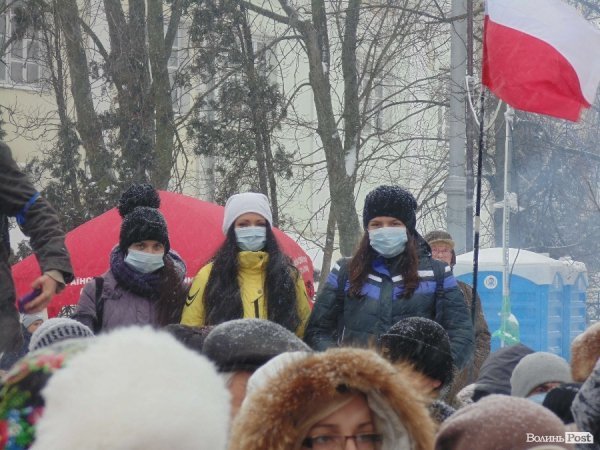 Віче на луцькому Євромайдані. ФОТО