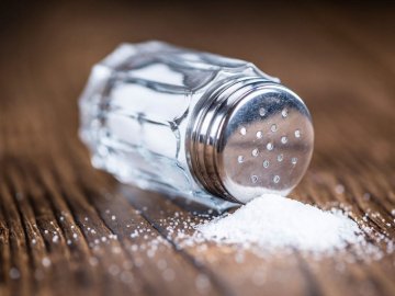 Чим замінити сіль у стравах: 10 варіантів, які є на кожній кухні