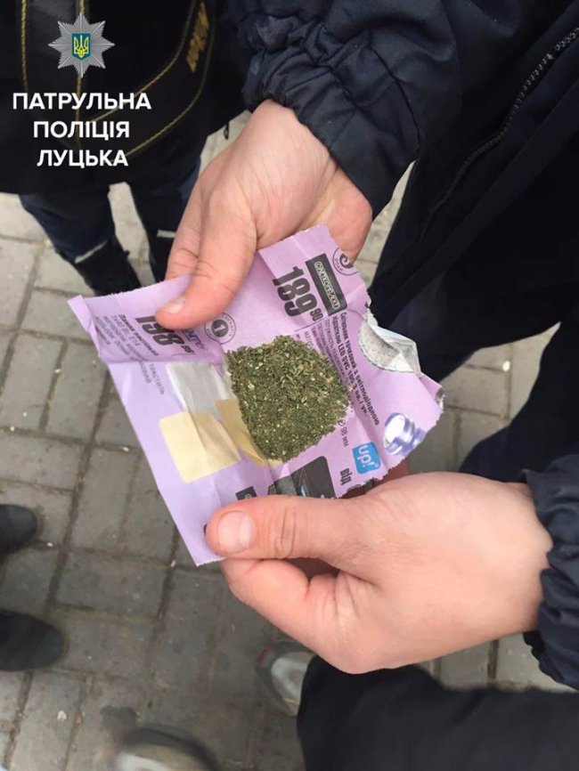 У Луцьку на зупинці виявили наркомана