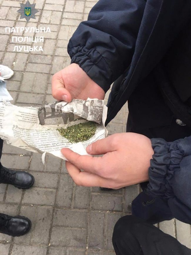 У Луцьку на зупинці виявили наркомана