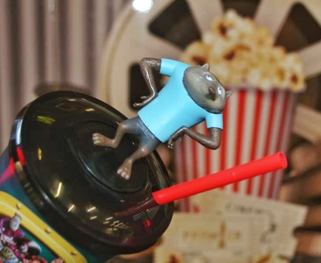 Брендова продукція у кінотеатрі Premier City*