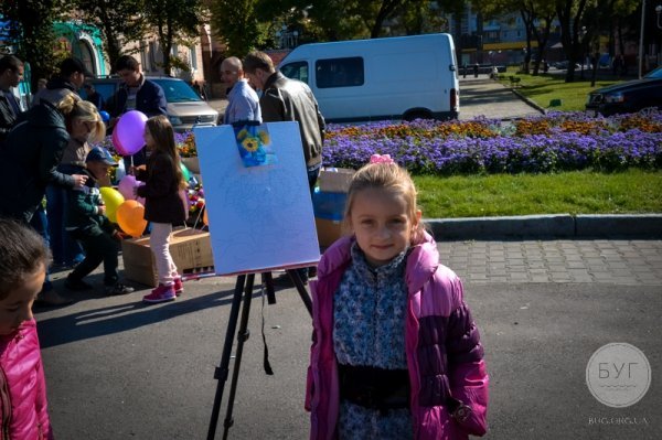 На Волині за допомогою малюнків зібрали 3 тисячі гривень для бійців. ФОТО