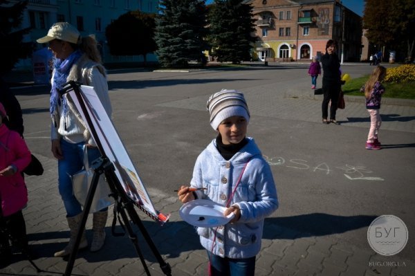На Волині за допомогою малюнків зібрали 3 тисячі гривень для бійців. ФОТО