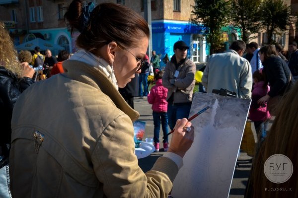 На Волині за допомогою малюнків зібрали 3 тисячі гривень для бійців. ФОТО