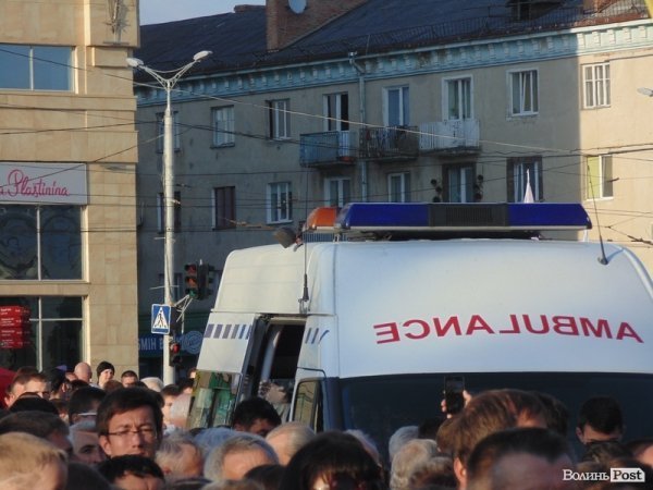 Одному із глядачів викликали швидку