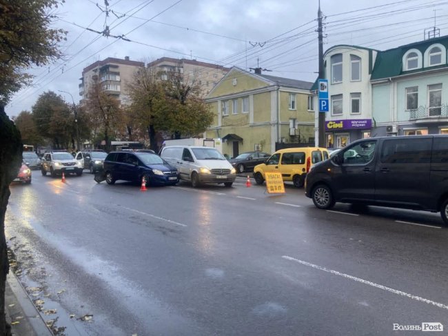  У Луцьку на Ковельській – аварія: зіткнулися автівки
