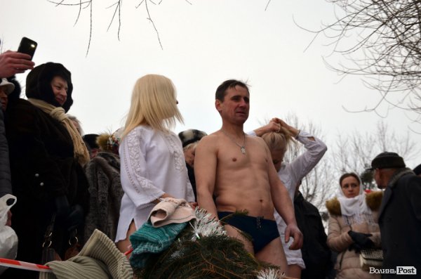 Лід, ополонка та Йорданська вода: Водохреще у Луцьку 