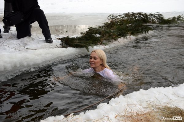 Лід, ополонка та Йорданська вода: Водохреще у Луцьку 