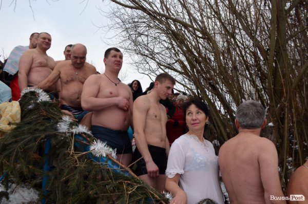 Лід, ополонка та Йорданська вода: Водохреще у Луцьку 