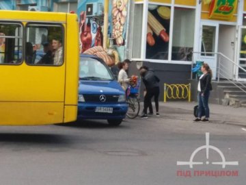 На Винниченка Merсedes збив велосипедистку