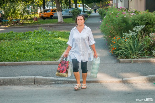 «Хто живе на ЛПЗ, тому у житті везе»: день на луцькому районі контрастів. ФОТО