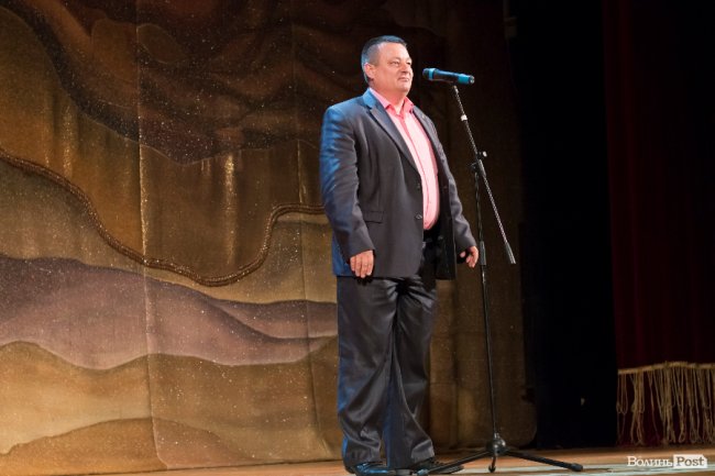 Квіти, подяки та музичний концерт: волинських медпрацівників привітали з професійним  святом