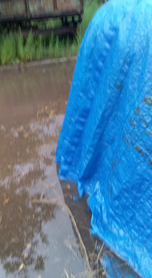 У селищі на Волині через негоду затопило вулицю. ФОТО