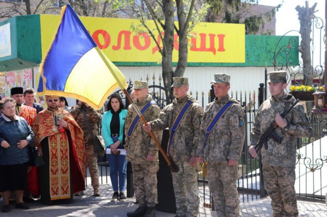 На стіні Волинського училища відкрили пам'ятну дошку шістьом загиблим на Майдані і Сході. ФОТО