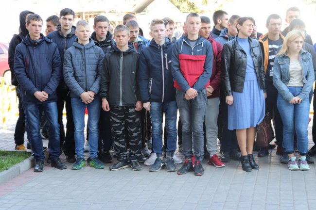 На стіні Волинського училища відкрили пам'ятну дошку шістьом загиблим на Майдані і Сході. ФОТО