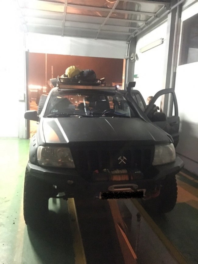 На Волині прикордонники вилучили у чоловіків ножі та гвинтівку. ФОТО