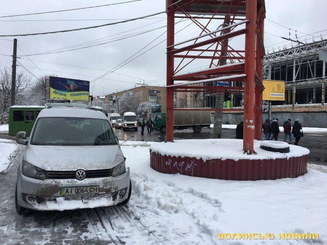 У Луцьку через аварію на Рівненській – ускладнений рух. ФОТО