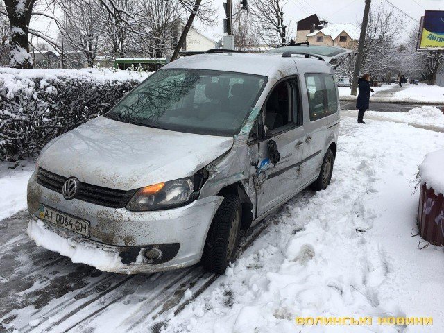 У Луцьку через аварію на Рівненській – ускладнений рух. ФОТО