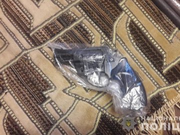 У лучанина вдома вилучили пістолет