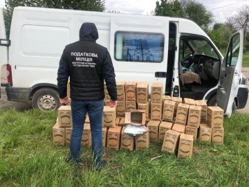 В одному з сіл Луцького району затримали бус з понад пів тоннами фальсифікованого алкоголю